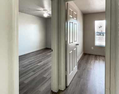 1421 E Fillmore Street - Photo Thumbnail 9