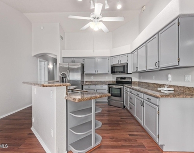 4655 E Villa Maria Drive - Photo Thumbnail 11