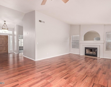 4655 E Villa Maria Drive - Photo Thumbnail 3