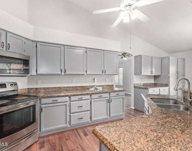 4655 E Villa Maria Drive - Photo Thumbnail 12