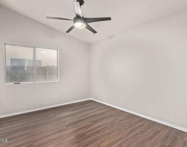 4655 E Villa Maria Drive - Photo Thumbnail 20
