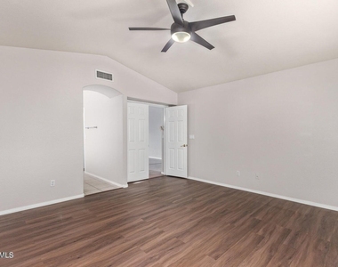 4655 E Villa Maria Drive - Photo Thumbnail 13