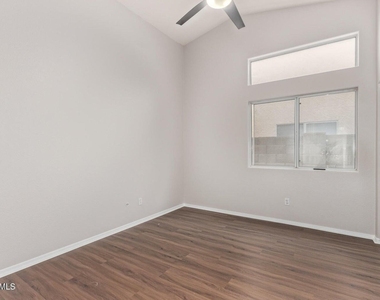 4655 E Villa Maria Drive - Photo Thumbnail 19