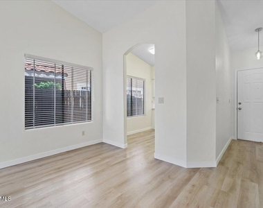 3510 E Hampton Avenue - Photo Thumbnail 11