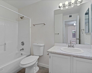 3510 E Hampton Avenue - Photo Thumbnail 16