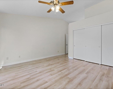 3510 E Hampton Avenue - Photo Thumbnail 15