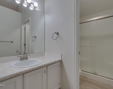 3510 E Hampton Avenue - Photo Thumbnail 14