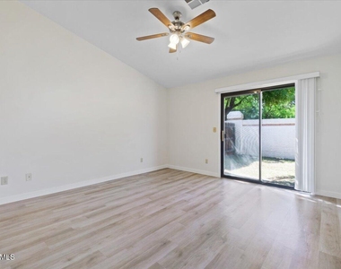 3510 E Hampton Avenue - Photo Thumbnail 6