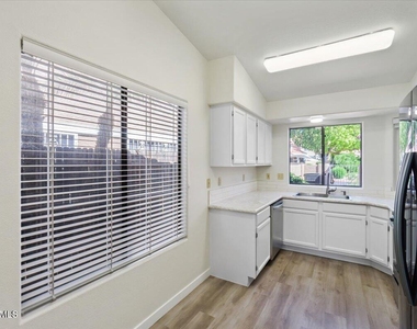 3510 E Hampton Avenue - Photo Thumbnail 9