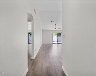 3510 E Hampton Avenue - Photo Thumbnail 4