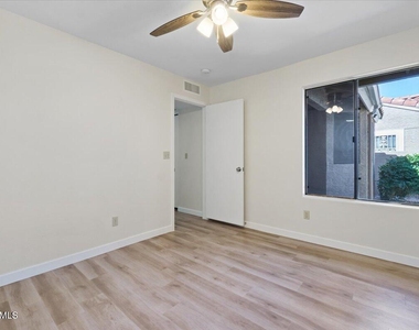3510 E Hampton Avenue - Photo Thumbnail 18