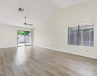 3510 E Hampton Avenue - Photo Thumbnail 13
