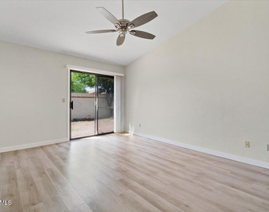 3510 E Hampton Avenue - Photo Thumbnail 10