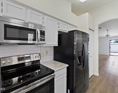 3510 E Hampton Avenue - Photo Thumbnail 7