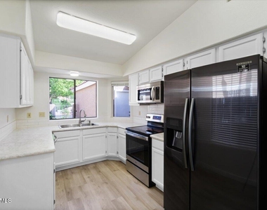 3510 E Hampton Avenue - Photo Thumbnail 8
