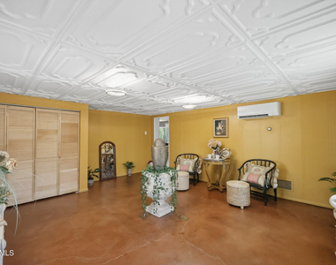2302 W Berridge Lane - Photo Thumbnail 13