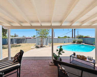 2302 W Berridge Lane - Photo Thumbnail 24
