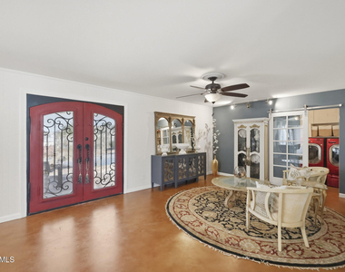 2302 W Berridge Lane - Photo Thumbnail 7