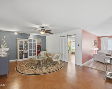 2302 W Berridge Lane - Photo Thumbnail 8