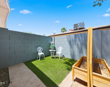 2302 W Berridge Lane - Photo Thumbnail 32