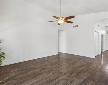 4231 E Alder Avenue - Photo Thumbnail 9