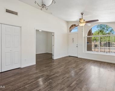 4231 E Alder Avenue - Photo Thumbnail 12