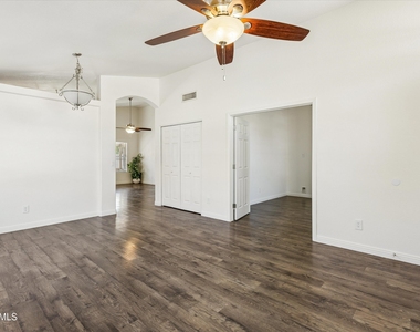 4231 E Alder Avenue - Photo Thumbnail 11