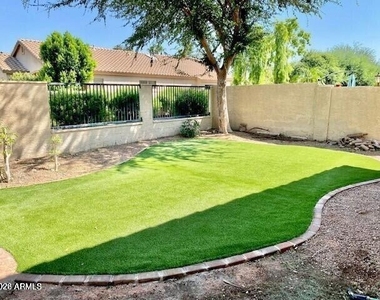 938 W Azalea Place - Photo Thumbnail 7