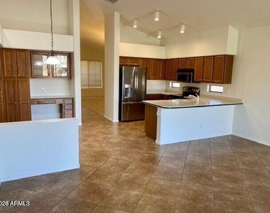 938 W Azalea Place - Photo Thumbnail 4