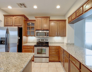 3652 E Horace Drive - Photo Thumbnail 5