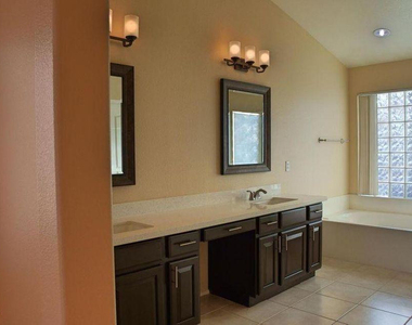 300 N Bullmoose Drive - Photo Thumbnail 18
