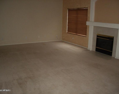 300 N Bullmoose Drive - Photo Thumbnail 4