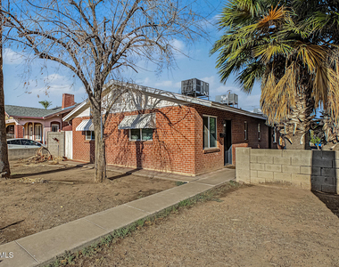 2309 N Dayton Street - Photo Thumbnail 4