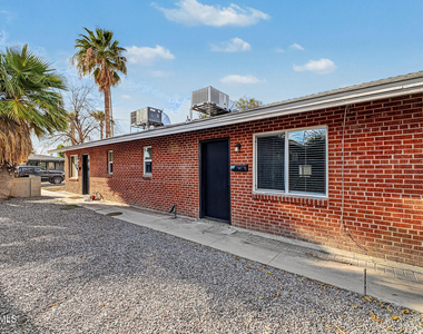 2309 N Dayton Street - Photo Thumbnail 7
