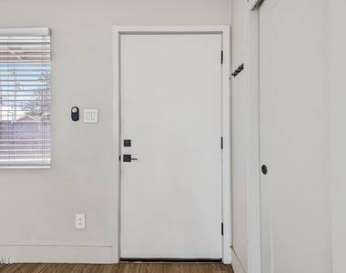 2309 N Dayton Street - Photo Thumbnail 11