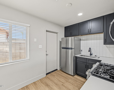 2309 N Dayton Street - Photo Thumbnail 19