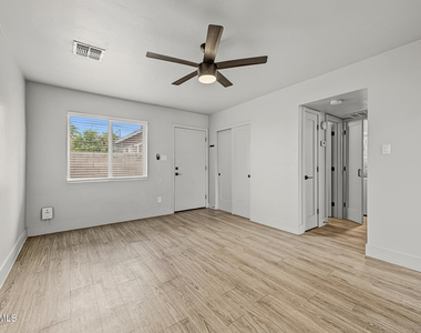 2309 N Dayton Street - Photo Thumbnail 13