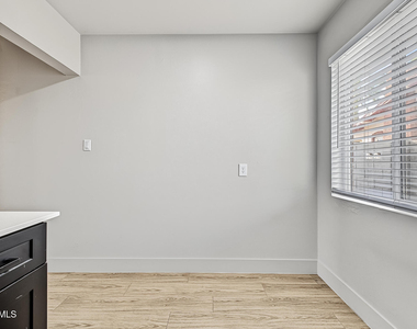 2309 N Dayton Street - Photo Thumbnail 16