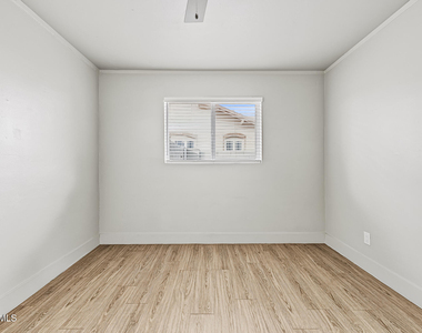 2309 N Dayton Street - Photo Thumbnail 27