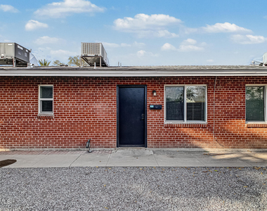 2309 N Dayton Street - Photo Thumbnail 9