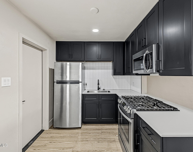 2309 N Dayton Street - Photo Thumbnail 20