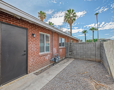 2309 N Dayton Street - Photo Thumbnail 32