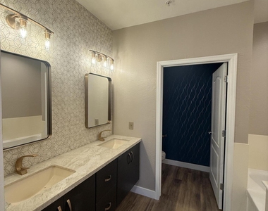 705 W Queen Creek Road - Photo Thumbnail 11
