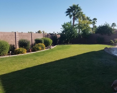 1350 E Indigo Drive - Photo Thumbnail 26
