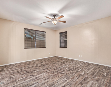 11826 N 146th Avenue - Photo Thumbnail 13