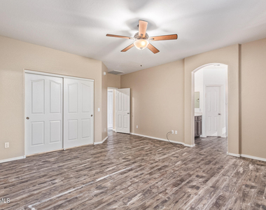 11826 N 146th Avenue - Photo Thumbnail 15