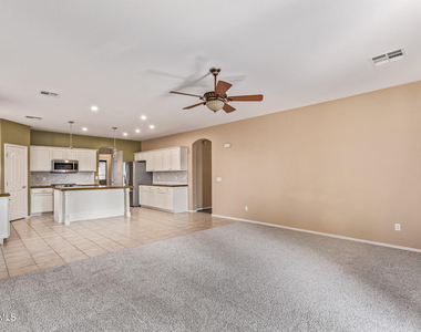 11826 N 146th Avenue - Photo Thumbnail 8