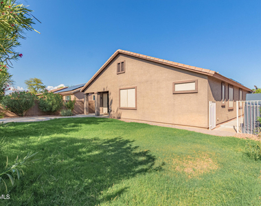 11826 N 146th Avenue - Photo Thumbnail 33