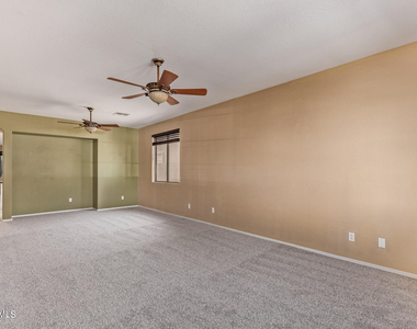 11826 N 146th Avenue - Photo Thumbnail 2