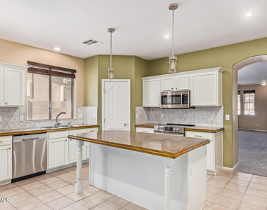 11826 N 146th Avenue - Photo Thumbnail 9